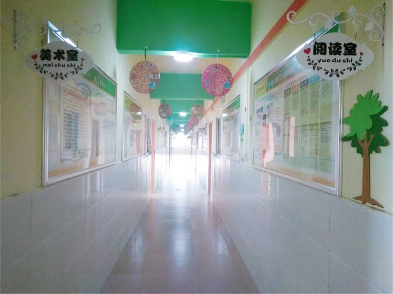 幼儿园教学楼走廊-郴州市苏仙区第十二幼儿园教学环境