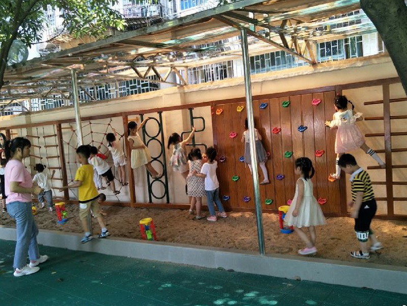 幼儿园小朋友攀岩--郴州市苏仙区第三十一幼儿园师生风采