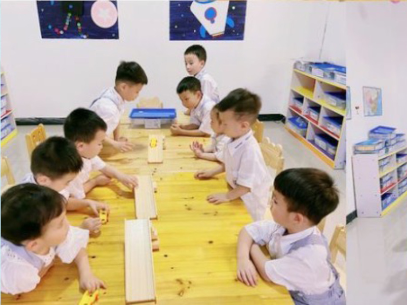 郴州市北湖区精博幼儿园学生上课风采
