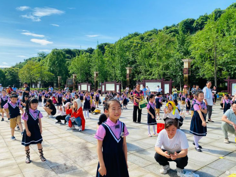 郴州市北湖区北斗幼儿园师生风采-亲子活动