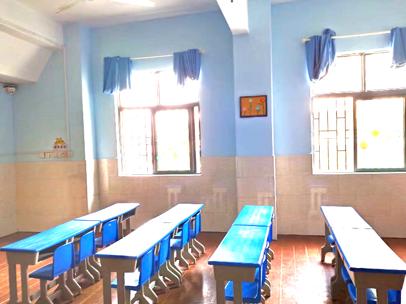郴州市北湖区喜羊羊幼儿园教室课桌