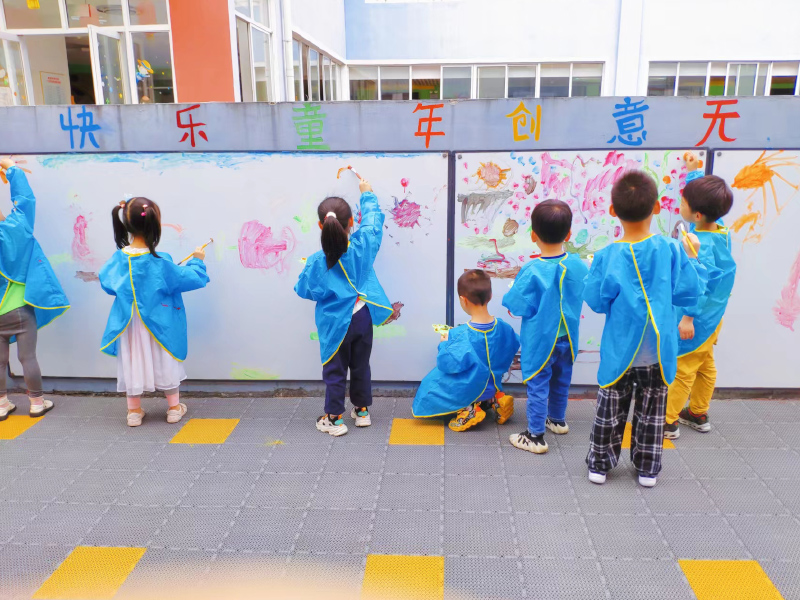 童蕾蓝天幼儿园海报绘画